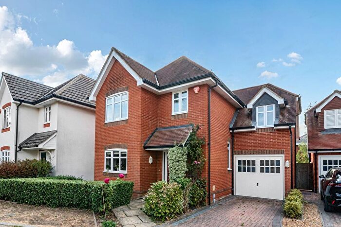 4 Bedroom Detached House For Sale In Foxgloves, Bransgore, Christchurch, BH23