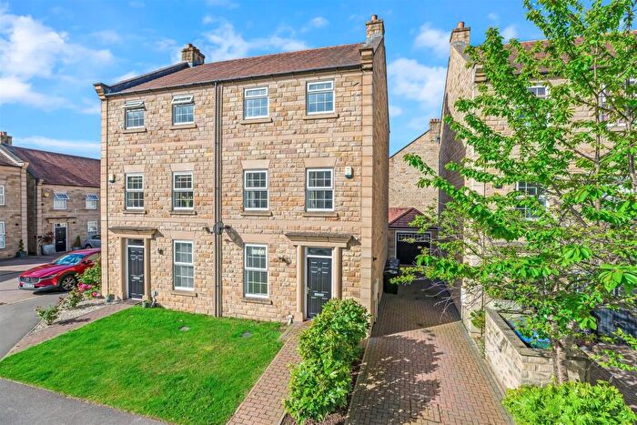 4 Bedroom Semi-Detached House For Sale In Scalebor Gardens, Burley In Wharfedale, LS29