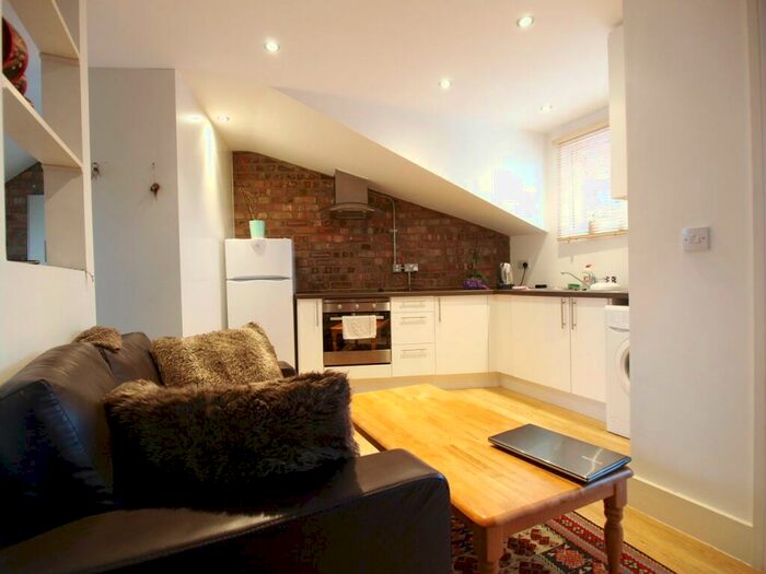 1 Bedroom Flat To Rent In Fortis Green, East Finchley, N2