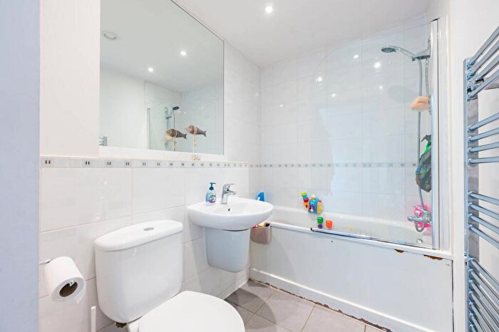 2 Bedroom Flat For Sale In Newham Way, London, , Beckton, London, E6