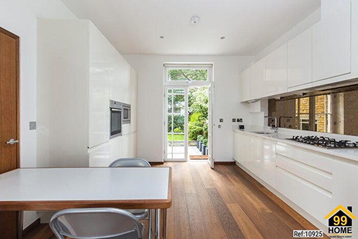 3 Bedroom Flat To Rent In Southgate Road, London, N1