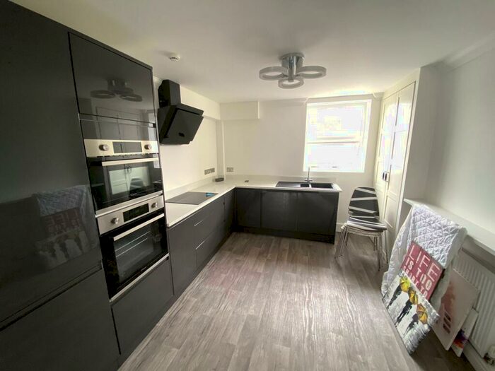 2 Bedroom Apartment To Rent In Lower Cathedral Road, Cardiff, CF11