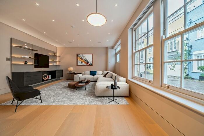 4 Bedroom Flat To Rent In Princes Gate Mews, London, SW7