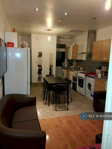 8 Bedroom Terraced House To Rent In Hubert Road, Birmingham, B29