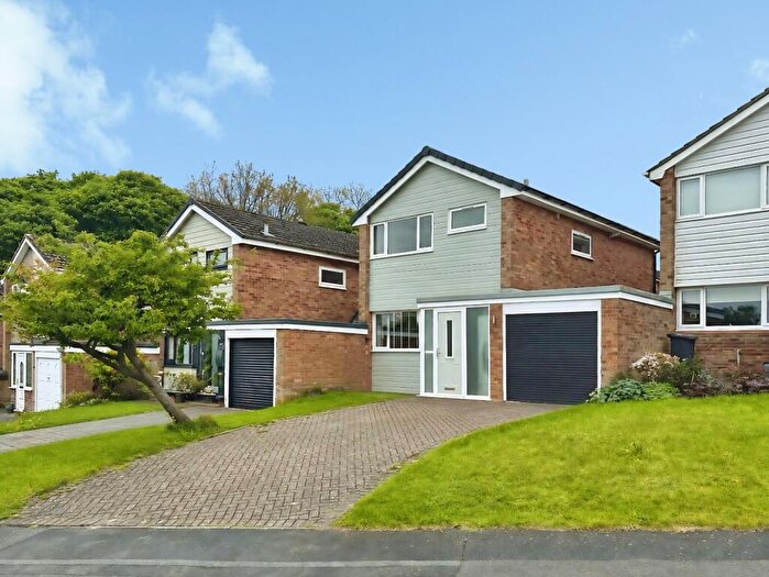 3 Bedroom Link Detached House For Sale In Coopers Close, Leek, Staffordshire, ST13