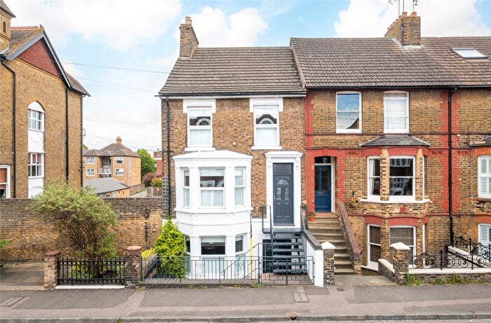 4 Bedroom End Of Terrace House For Sale In Park Road, Sittingbourne, Kent, ME10