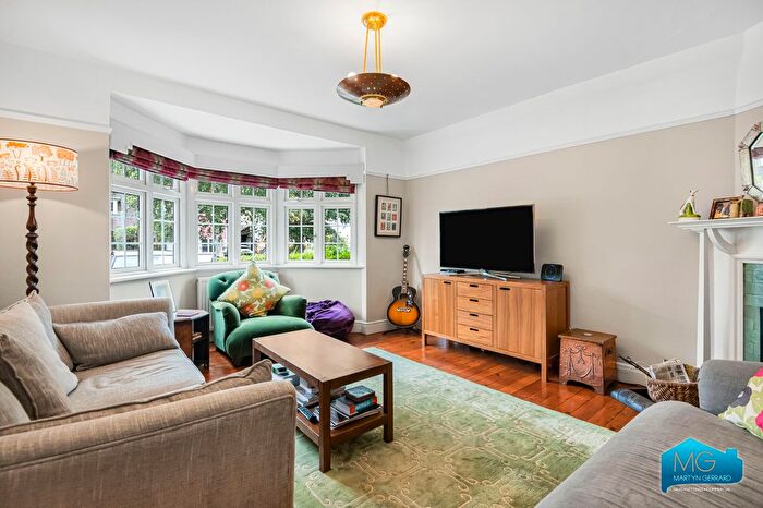 4 Bedroom Semi-Detached House To Rent In Mayfield Avenue, Southgate, London, N14