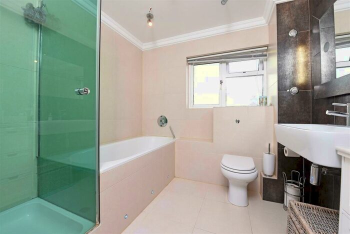 2 Bedroom Flat To Rent In Park Court, East Sheen, SW14