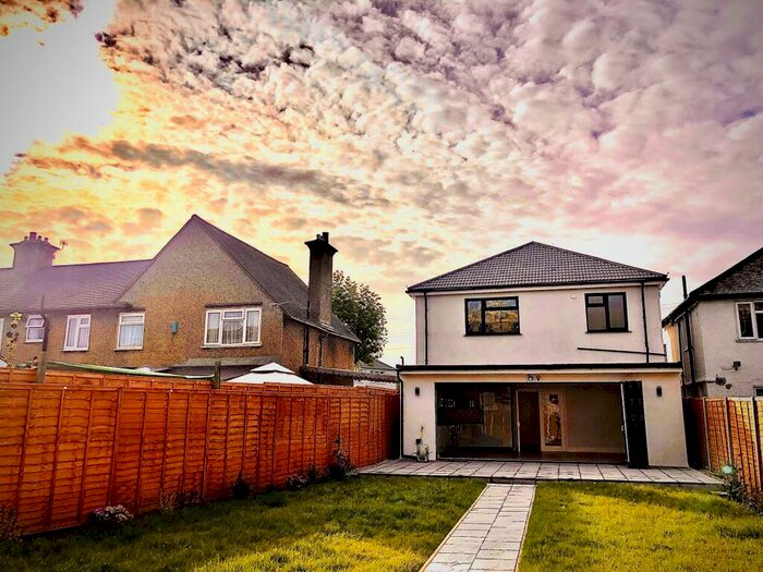 3 Bedroom Detached House To Rent In Longhurst Road, Croydon, CR0