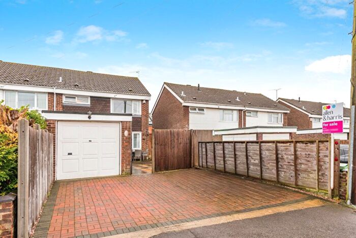 3 Bedroom Semi Detached House For Sale In Williamson Way, Oxford, OX4