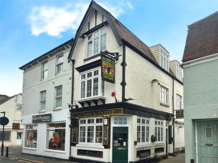 3 Bedroom Apartment For Sale In Castle Street, East Cowes, Isle Of Wight, PO32