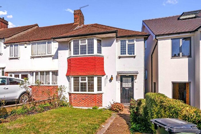 3 Bedroom House To Rent In Cheviot Road, Streatham, SE27