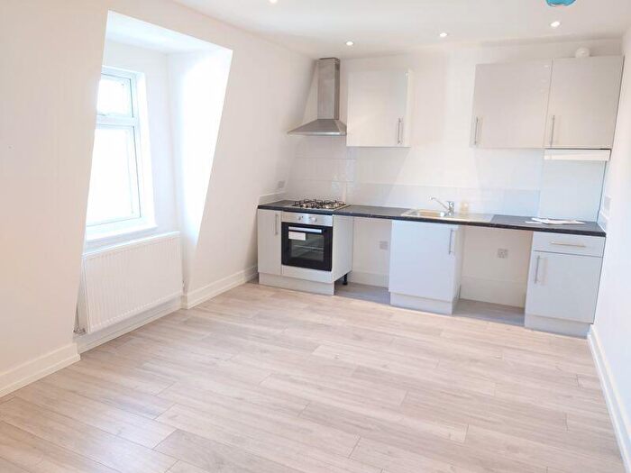 1 Bedroom Flat To Rent In Coulsdon Road, Caterham, CR3