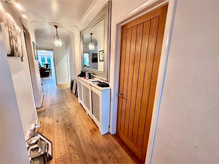 4 Bedroom Detached House For Sale In SouthView Close, South Woodham Ferrers, South Woodham Ferrers, CM3