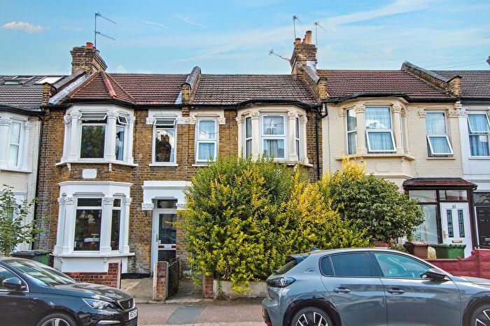 1 Bedroom Flat For Sale In Carnarvon Road, London, E10