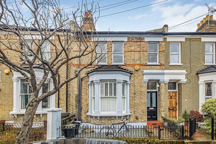 2 Bedroom Flat To Rent In Ringford Road, London, SW18