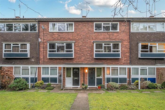 2 Bedroom Flat For Sale In Lower Camden, Chislehurst, BR7