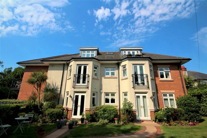 2 Bedroom Flat To Rent In Browning Avenue, Pokesdown, Bournemouth, BH5