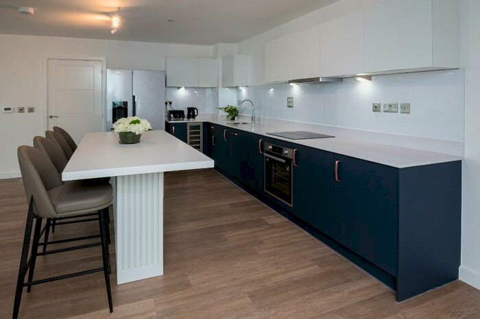 2 Bedroom Apartment To Rent In Centenary Plaza, Southampton, Hampshire, SO19