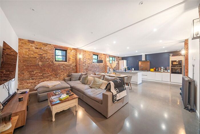 2 Bedroom Flat To Rent In Limes Road, Beckenham, BR3