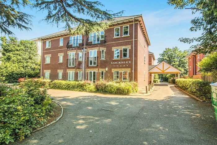 2 Bedroom Flat To Rent In Locksley Court, - Archers Road, Southampton, Hampshire, SO15