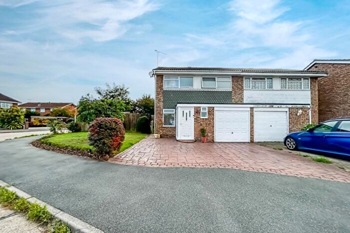 4 Bedroom Semi-detached House For Sale In Estuary Gardens, Great Wakering, SS3