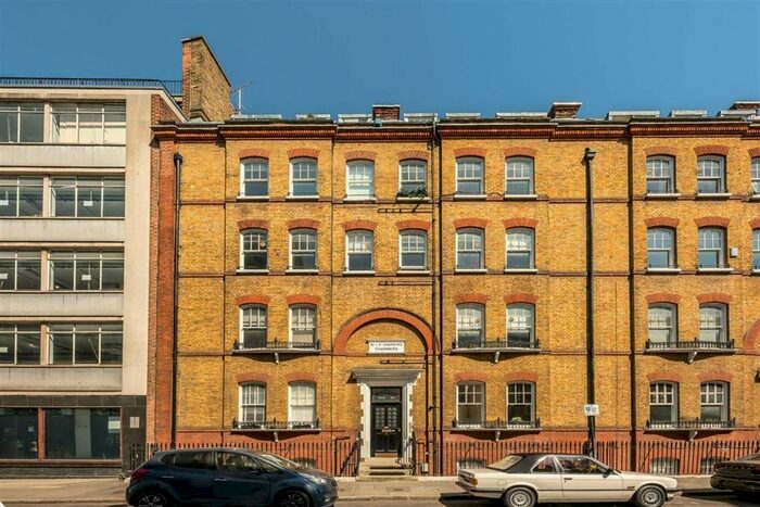 2 Bedroom Flat To Rent In Wells Street, London, W1T