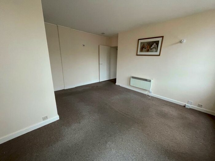 1 Bedroom Apartment To Rent In Cliftonville Court, BN3