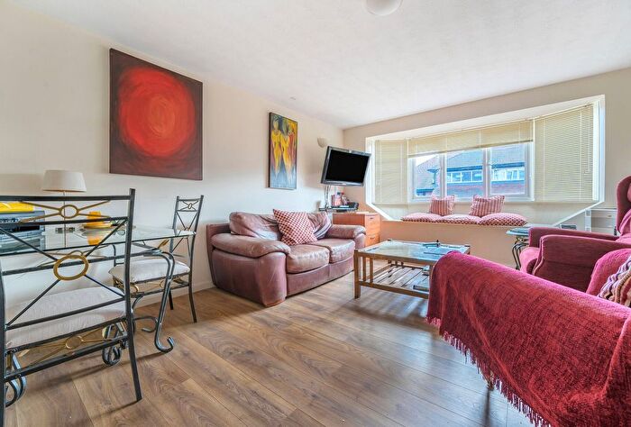 1 Bedroom Flat To Rent In Whaddon Road, Cheltenham, Gloucestershire, GL52