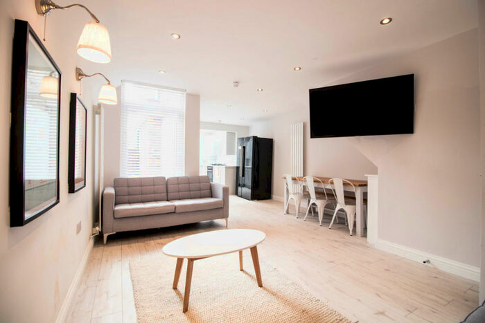 6 Bedroom Property To Rent In Seaman Road, Liverpool, L15