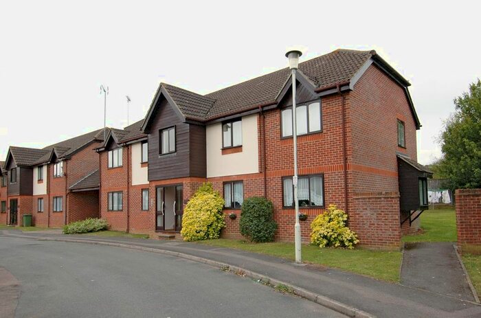 2 Bedroom Flat To Rent In Sandringham Road, Petersfield, GU32