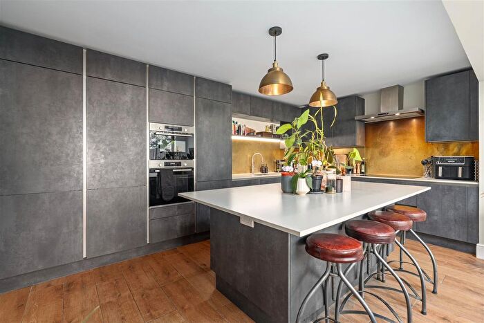 4 Bedroom Semi-detached House For Sale In Springfield Close, Croxley Green, Rickmansworth, WD3