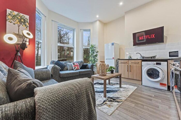 4 Bedroom Flat To Rent In Noel Street, Hyson Green, Nottingham, NG7