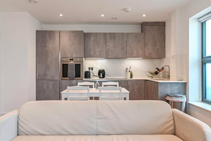 1 Bedroom Flat To Rent In Marquis Road, Camden, London, NW1