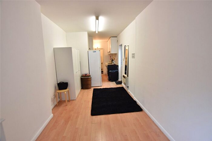 Studio To Rent In Foresters Drive, Wallington, SM6