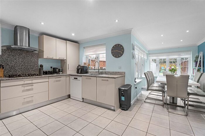 4 Bedroom Terraced House For Sale In Highbridge Close, Radlett, Hertfordshire, WD7