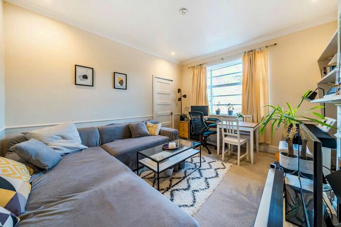 1 Bedroom Flat To Rent In Trinity Close, Clapham Old Town, London, SW4
