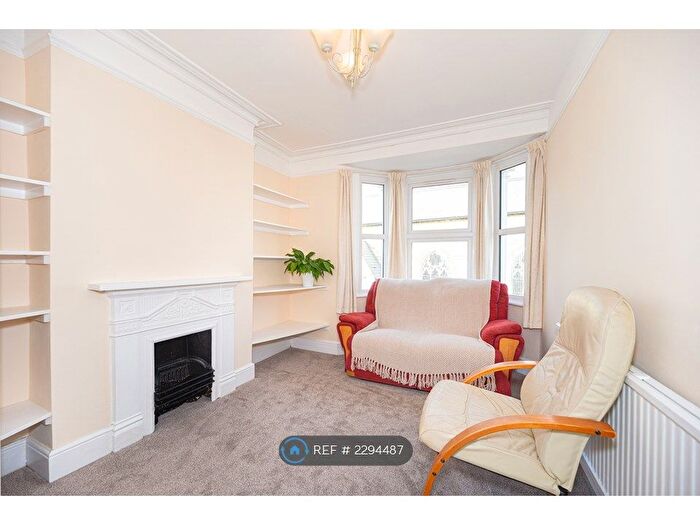 2 Bedroom Flat To Rent In Santley Street, London, SW4