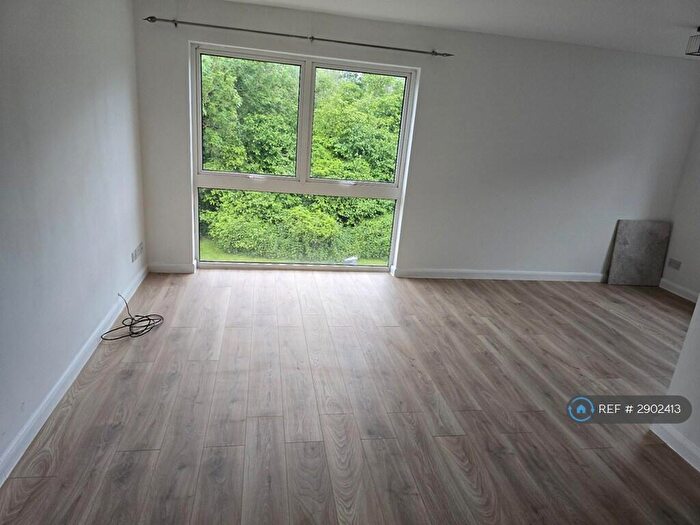 2 Bedroom Flat To Rent In Southcote Manor, Reading, RG30