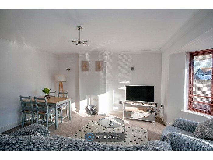 2 Bedroom Flat To Rent In Kingsgate Avenue, Broadstairs, CT10