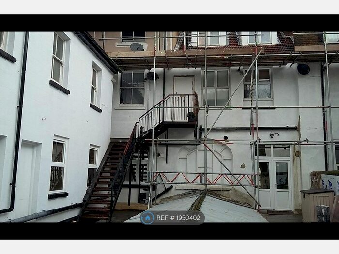 1 Bedroom Flat To Rent In High Street Chatham, Chatham, ME4