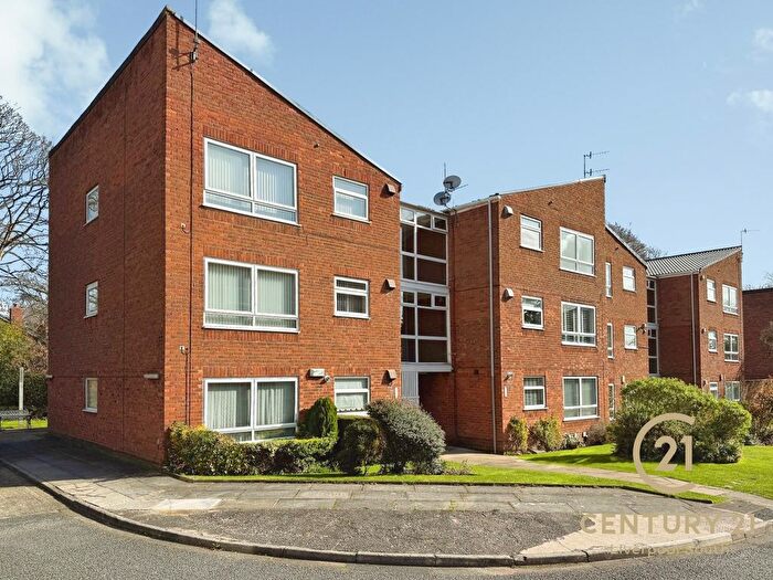 2 Bedroom Flat For Sale In Martindale Road, Calderstones, Liverpool, L18