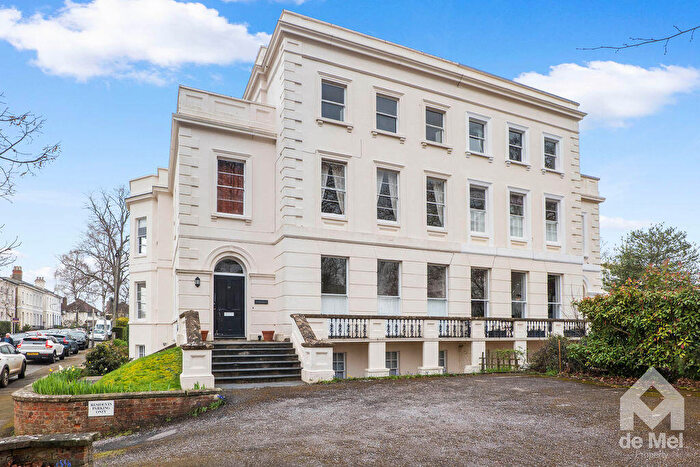 1 Bedroom Apartment For Sale In London Road, Cheltenham, Gloucestershire, GL52