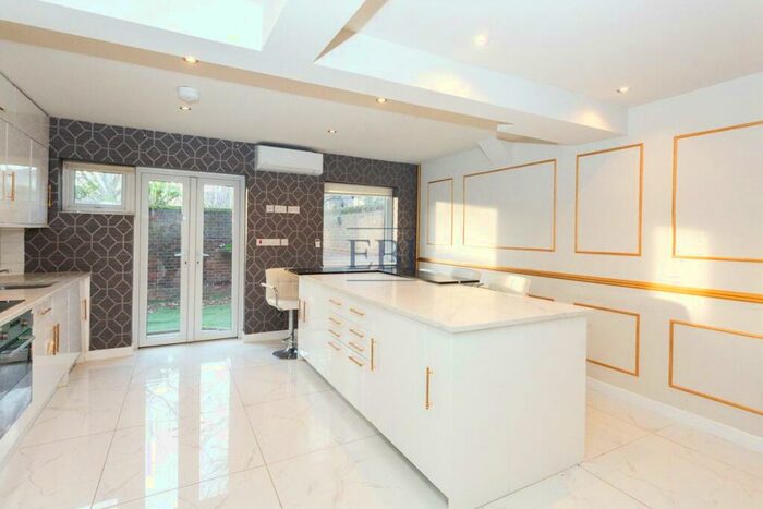 5 Bedroom End Of Terrace House To Rent In Barnfield Place, Canary Wharf, E14