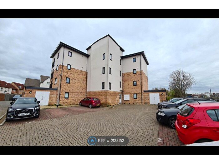 2 Bedroom Flat To Rent In Sovereign Place, Hatfield, AL9