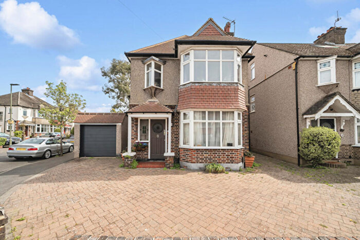 3 Bedroom Detached House For Sale In Cavendish Way, West Wickham, Kent, BR4