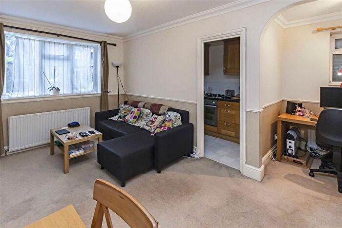 1 Bedroom Flat To Rent In Princes Road, Teddington, TW11
