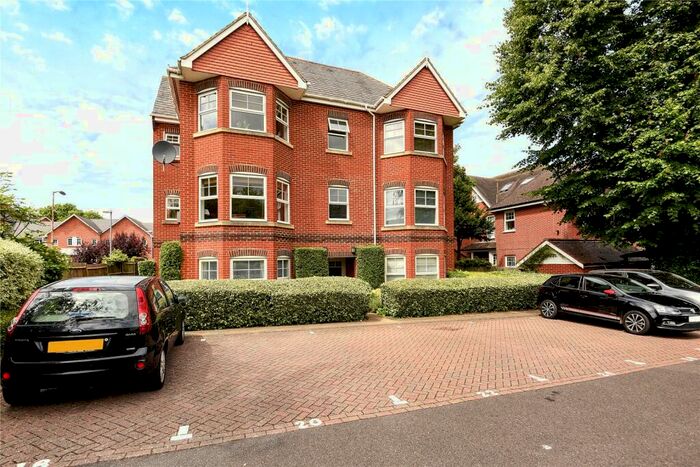 2 Bedroom Apartment To Rent In Nightingale Walk, Windsor, Berkshire, SL4