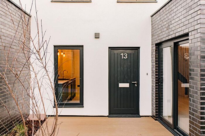 2 Bedroom Terraced House To Rent In Fonthill Mews, London, N4