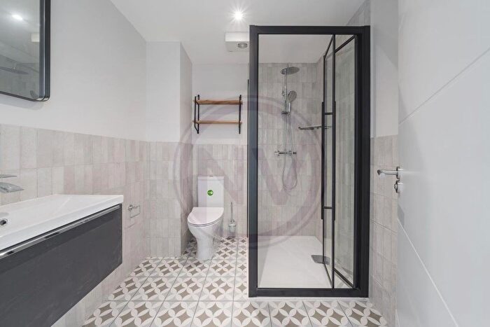 2 Bedroom Flat To Rent In Gladbeck Way, Enfield, EN2